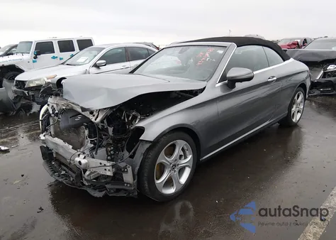 2017 Mercedes-Benz C 300 4Matic z USA, uszkodzony, nr VIN WDDWK4KB4HF514457